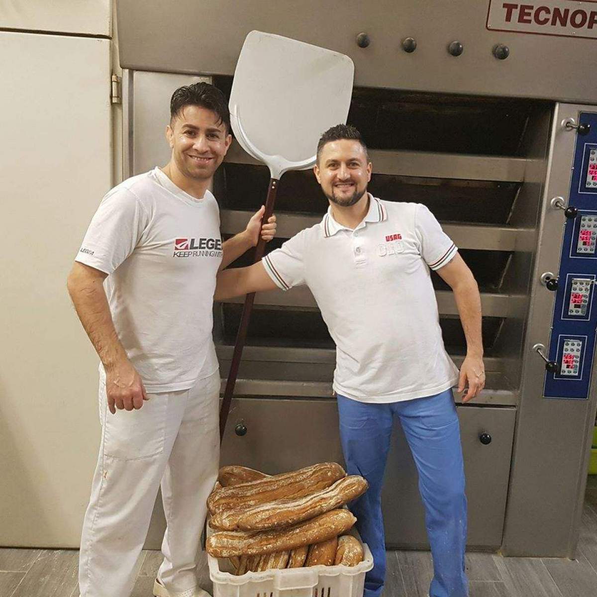 Mărinimia a doi români din Italia. Au șters datoriile clienților și dau pâine gratis celor care nu mai au bani să-și cumpere