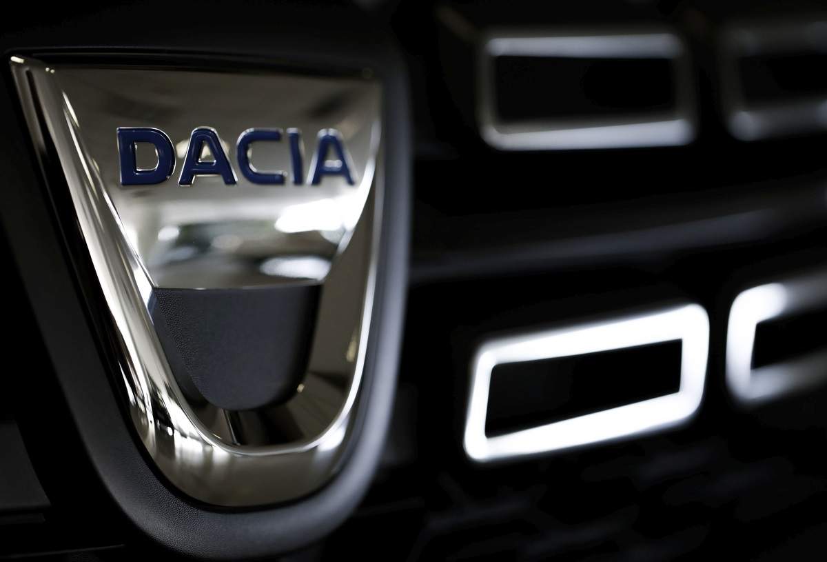 Dacia și Ford și-au suspendat activitatea până în aprilie. Zeci de mii de oameni, în șomaj tehnic
