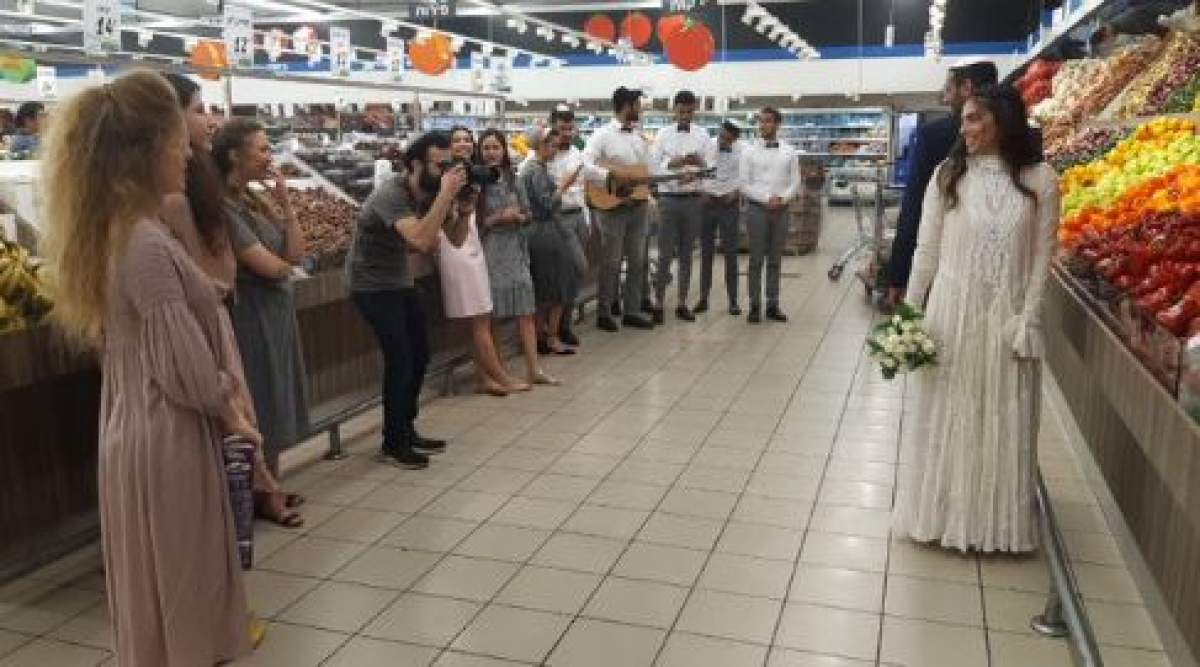 Nuntă inedită în Israel, după ce guvernul a interzis adunările cu peste 10 persoane. Un cuplu s-a căsătorit într-un supermarket