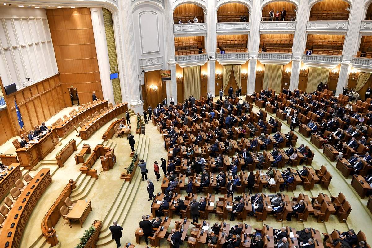 Parlamentul a trecut, în unanimitate, decretul pentru starea de urgență / UPDATE