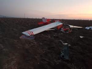 Avion de mici dimensiuni, prăbușit în localitatea Șiria din Arad. Două persoane au murit / FOTO