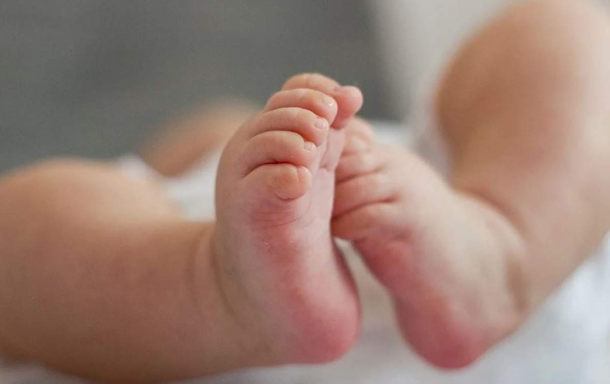 Stare de alertă în Gorj! Un bebeluş de opt luni, suspect de coronavirus