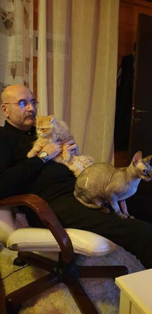 Pisica lui Răzvan Ciobanu a rămas să le aline durerea părinților. Imagine tristă cu tatăl creatorului