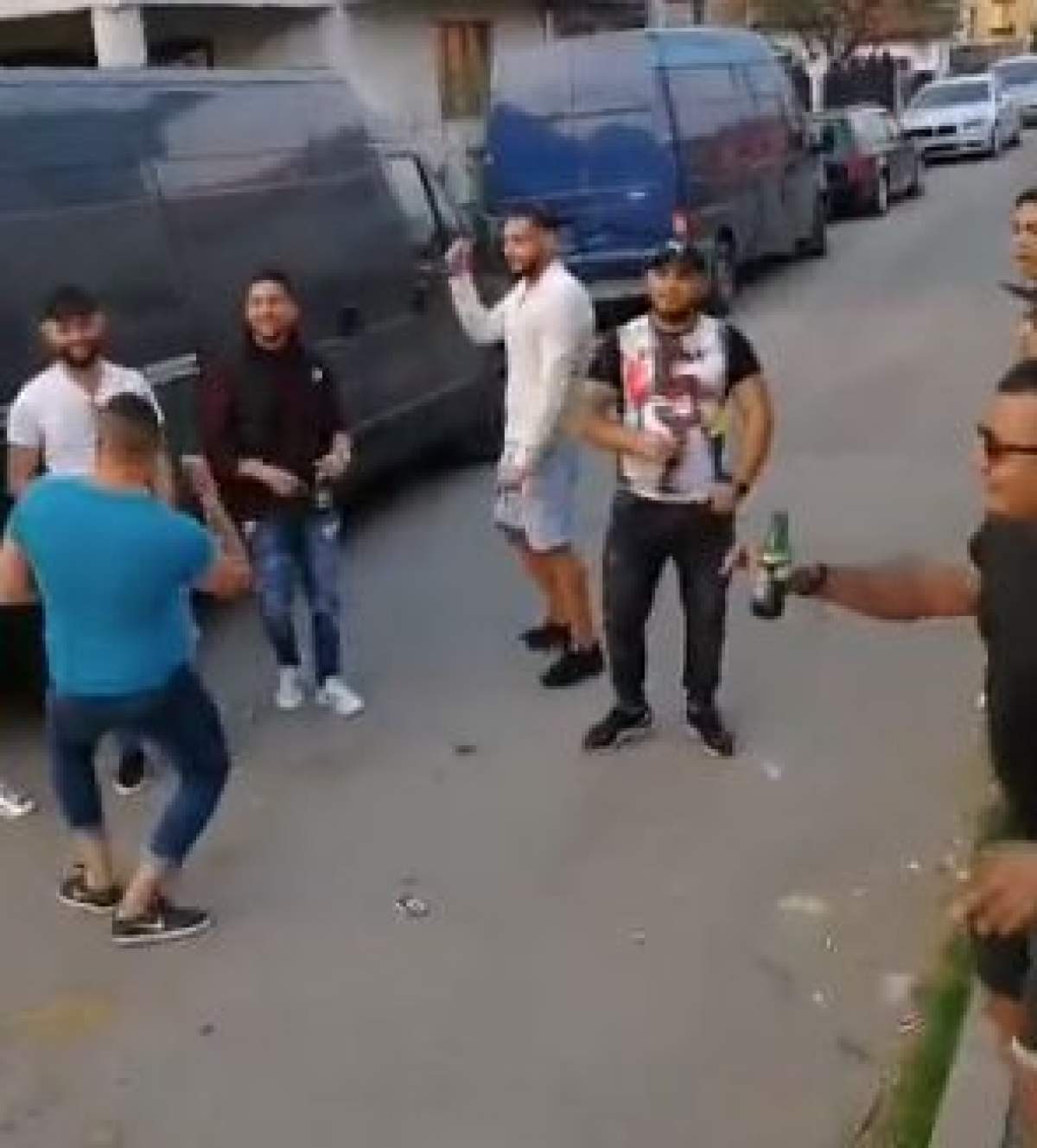 Romii din Târgu-Jiu sfidează starea de urgență. Petrecere în mijlocului zilei cu manele, dans și băutură / VIDEO