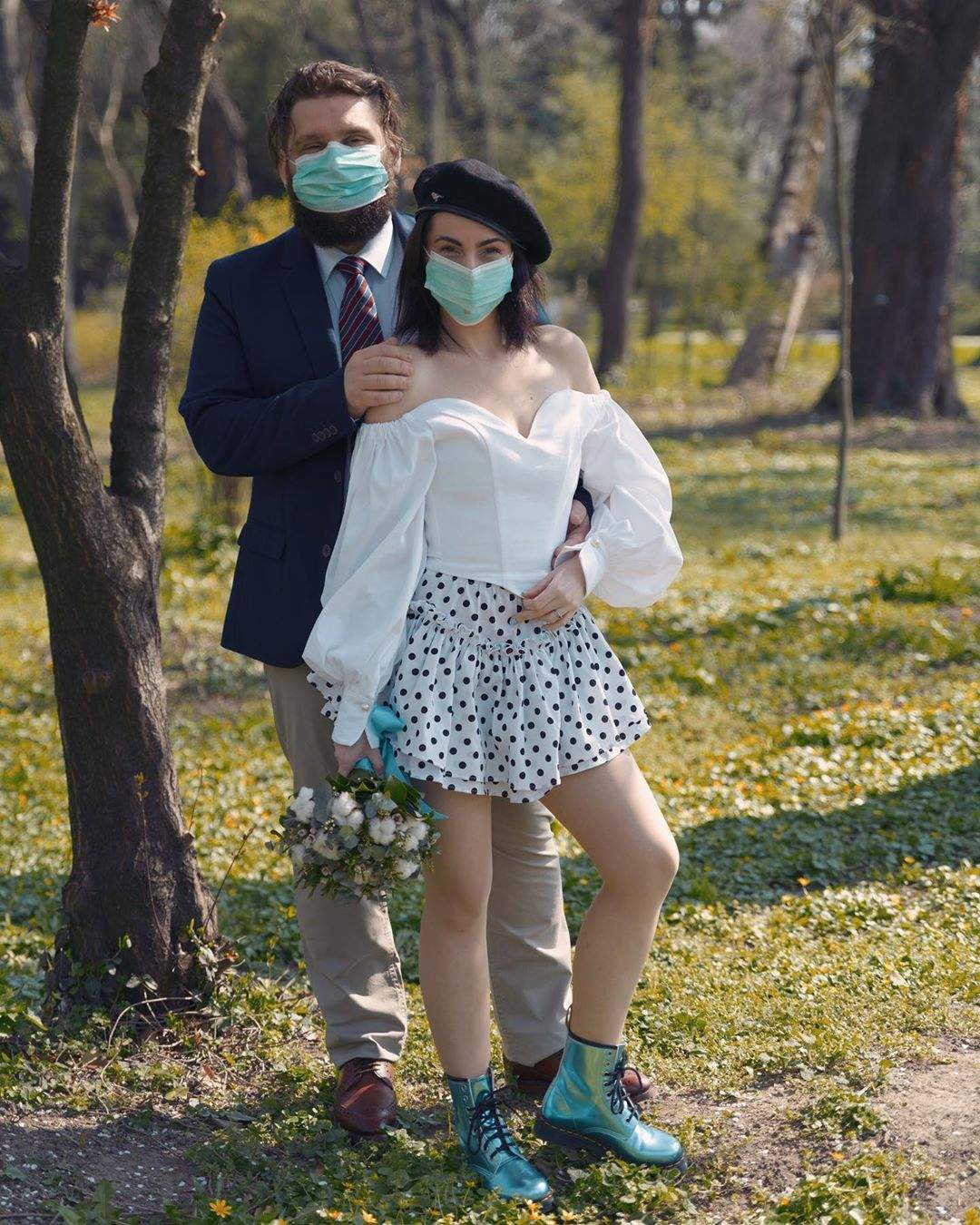 Totul pentru dragoste! O artistă a spus ”Da” cu masca pe față. Căsătorie în plină pandemie