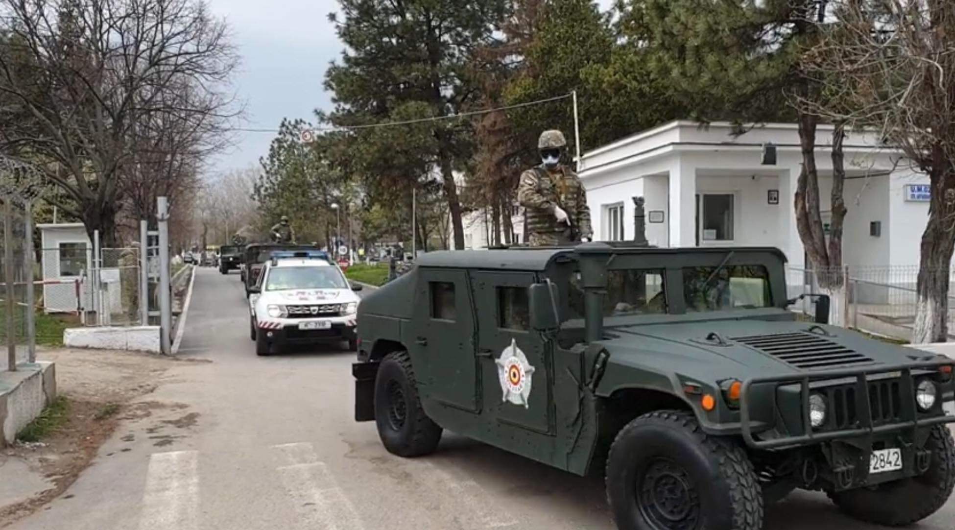 România, în carantină. Primele imagini cu Armata Română pe străzi! / VIDEO