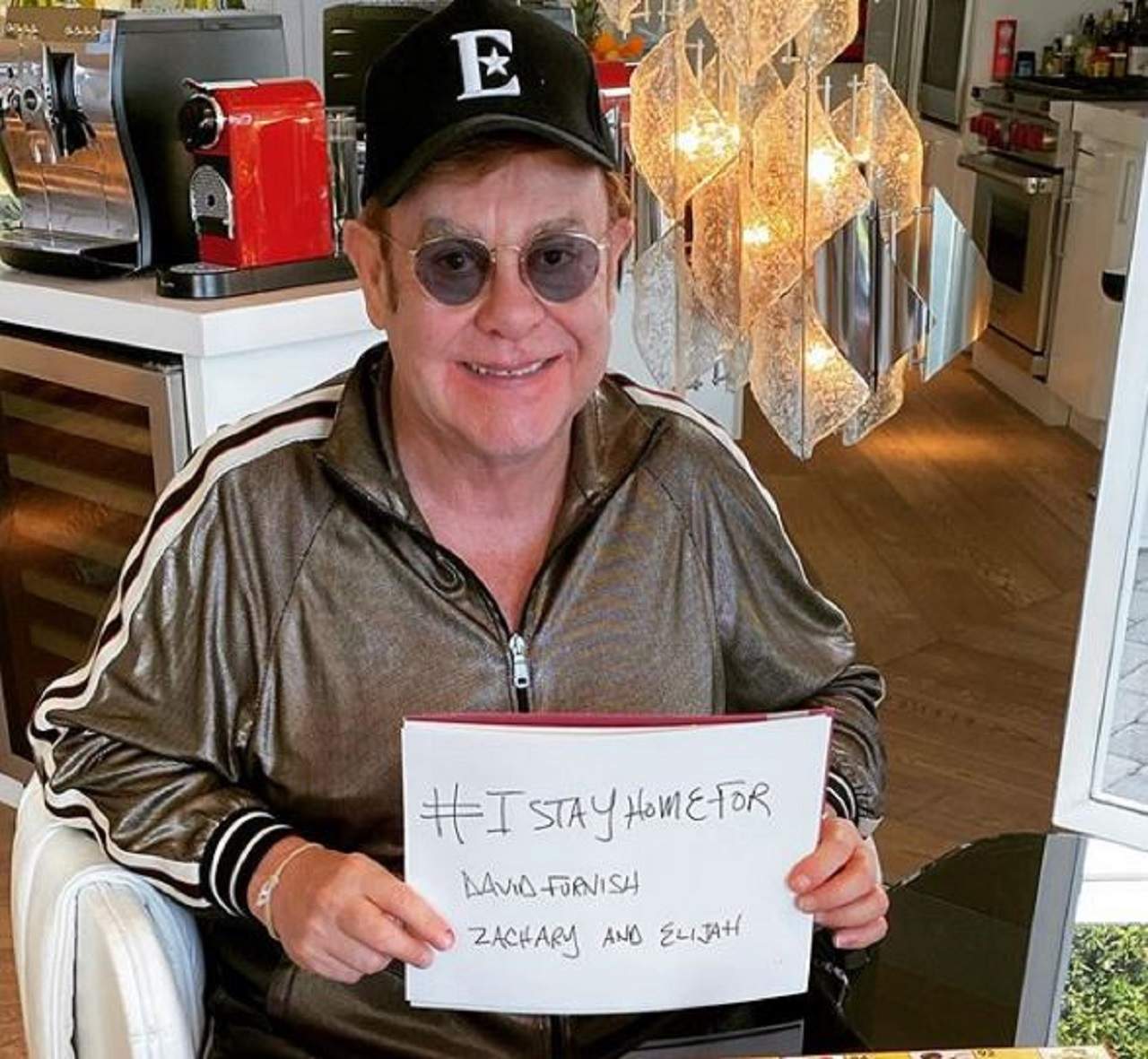 Elton John, ajutor pentru cadrele medicale. Artistul va concerta în propria casă. Ce alți artiști îi vor fi alături, în interes caritabil