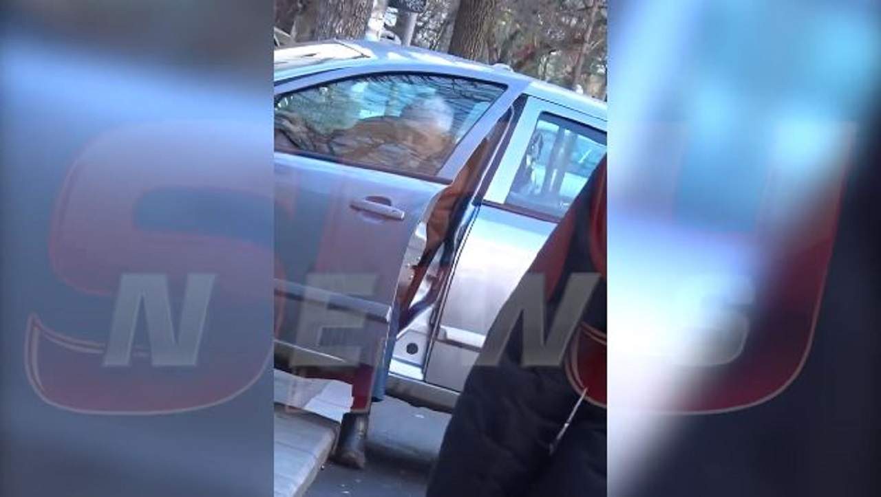 VIDEO PAPARAZZI / Şi-a pus viaţa în pericol! Horia Moculescu, slalom printre maşini. Ce a făcut compozitorul în plină stradă