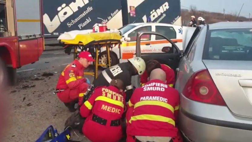 Accident cumplit în Vaslui! Două persoane au murit, alte cinci se află în stare gravă. Autorităţile au declanşat planul roşu de intervenţie