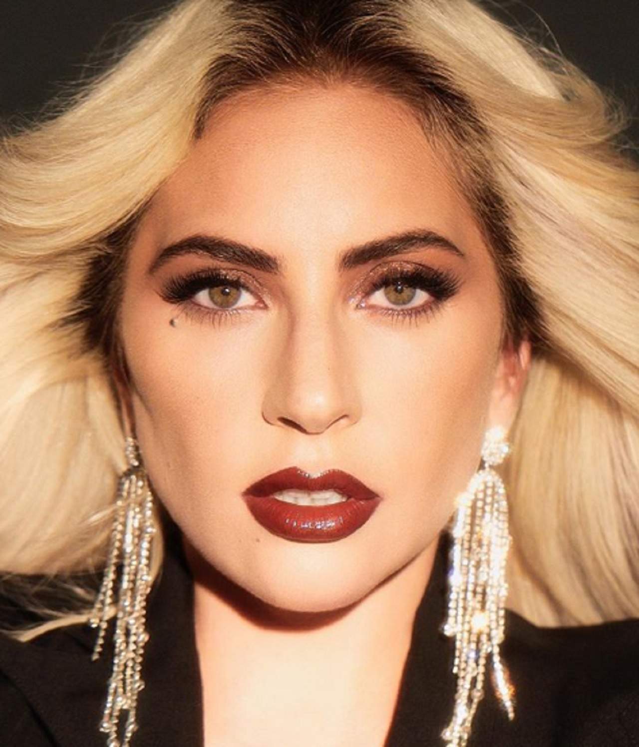 Lady Gaga şochează din nou! Artista s-a afişat goală puşcă, într-o cadă cu apă rece / FOTO