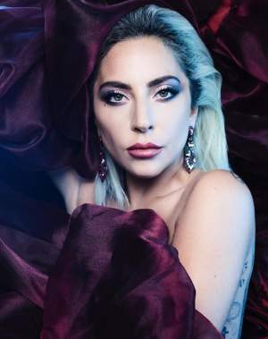 Lady Gaga şochează din nou! Artista s-a afişat goală puşcă, într-o cadă cu apă rece / FOTO
