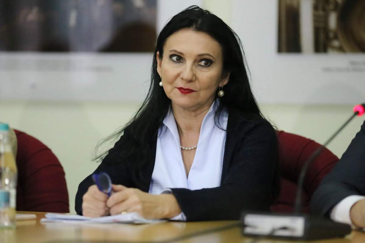 Avocaţii Sorinei Pintea cer explicaţii, după ce fostul ministru a fost expusă presei în cătuşe