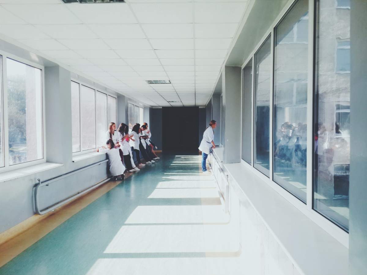 Val de îmbolnăviri la Spitalul Universitar din București! 27 de infectați cu COVID-19, dintre care 17 medici