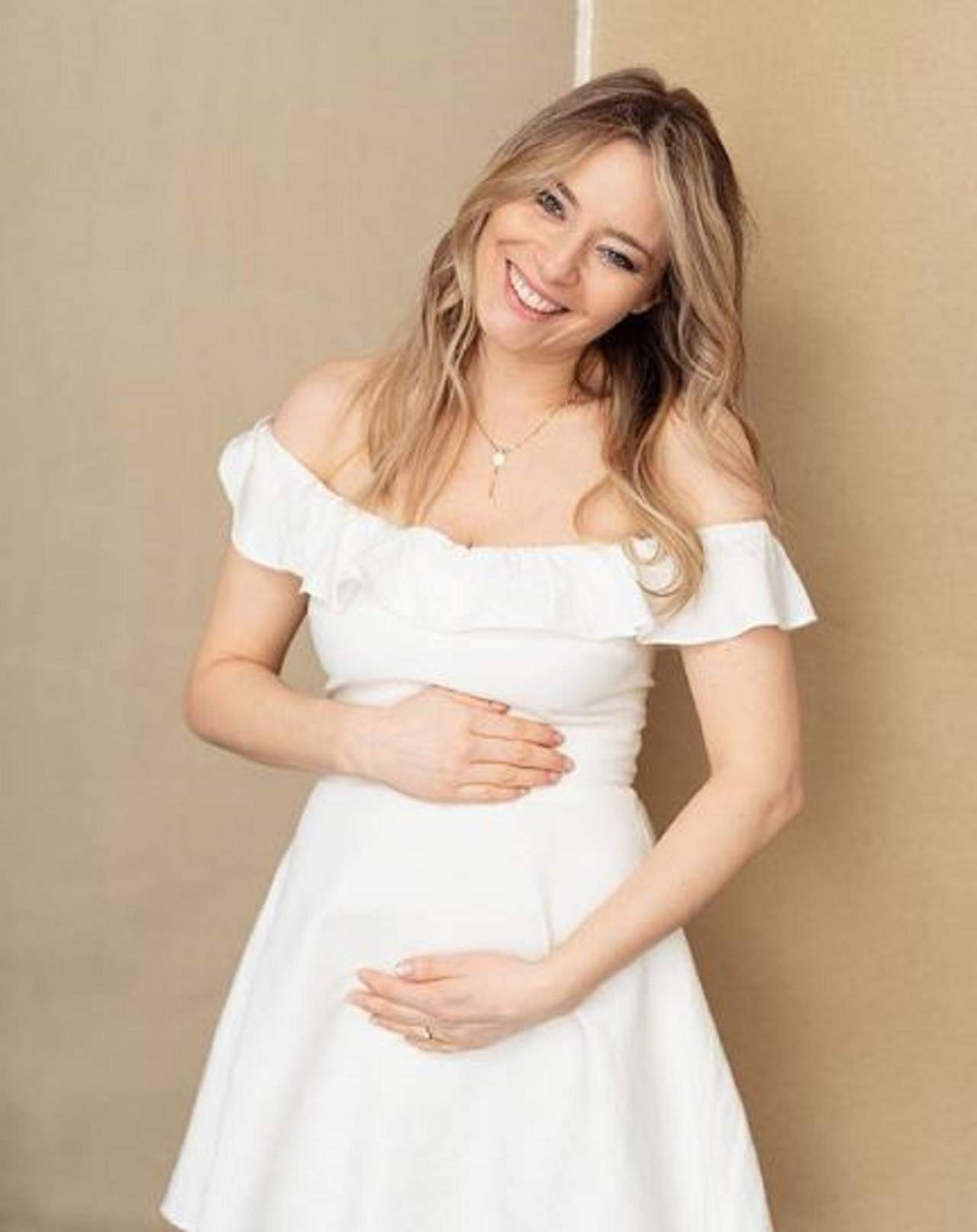 FOTO / Laura Cosoi, primele imagini cu burtica de gravidă. „Este miracolul pe care-l trăiesc zi de zi”