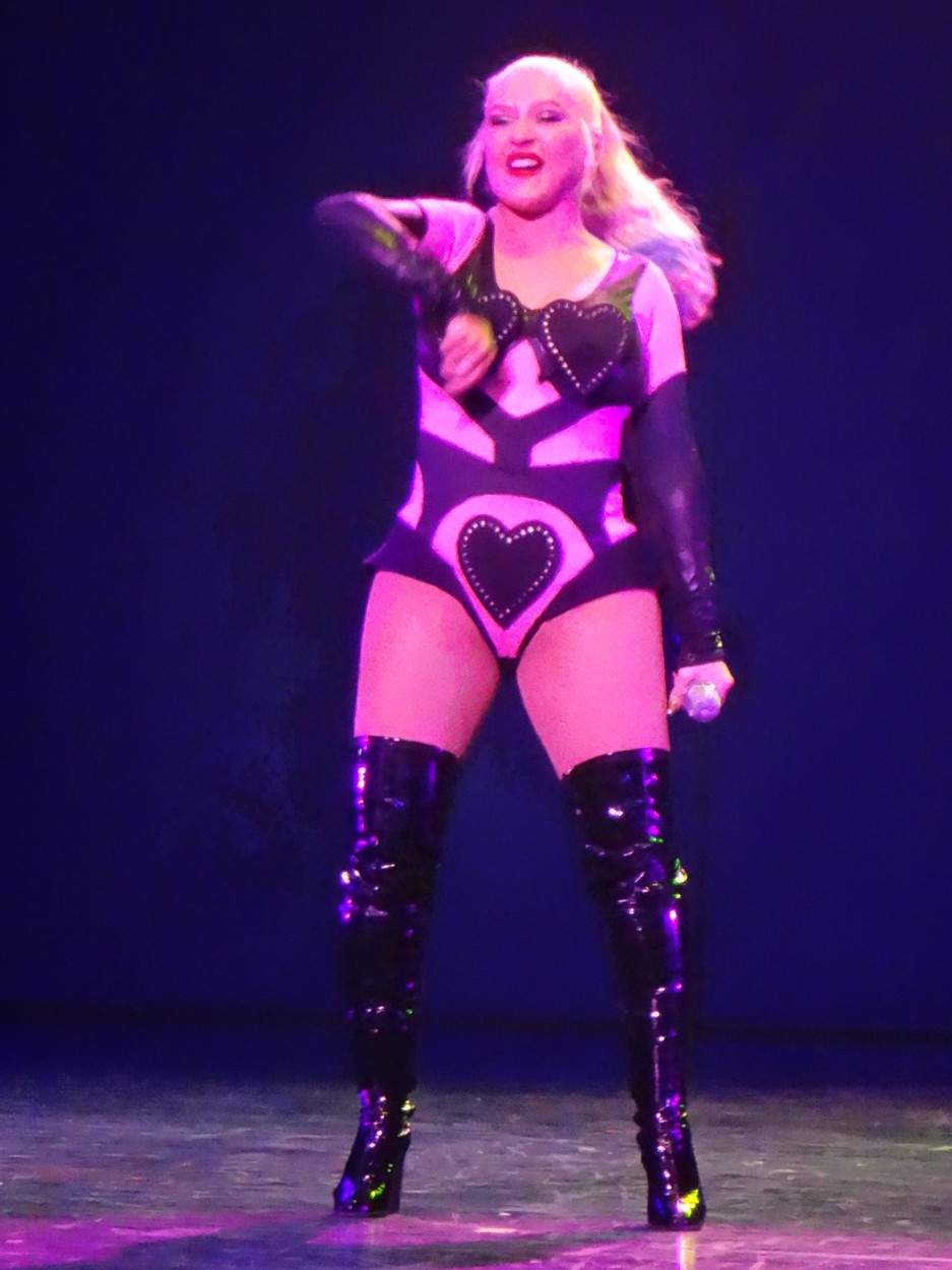 Christina Aguilera, apariție șoc la 39 de ani! S-a îngrășat enorm și hainele stau să plesnească pe ea / FOTO