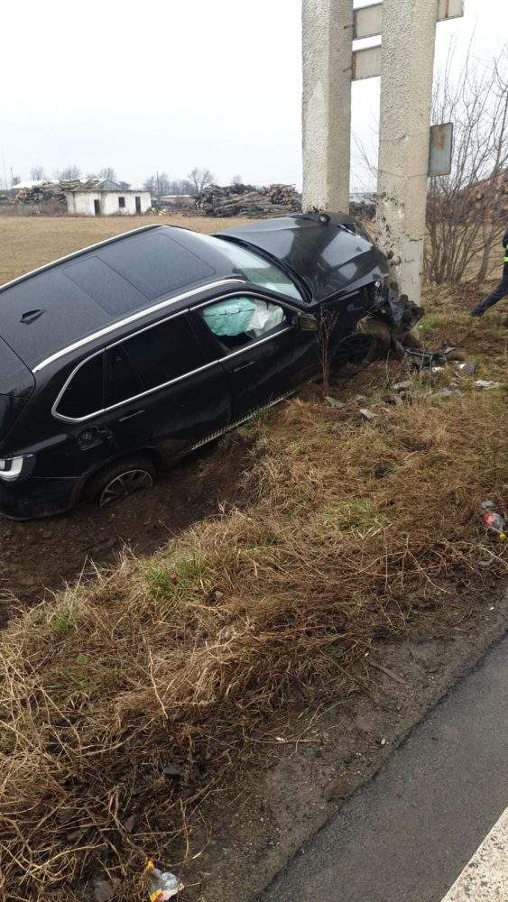 Accident teribil la intrarea în Târgu-Neamț. Șoferul a adormit la volanul mașinii