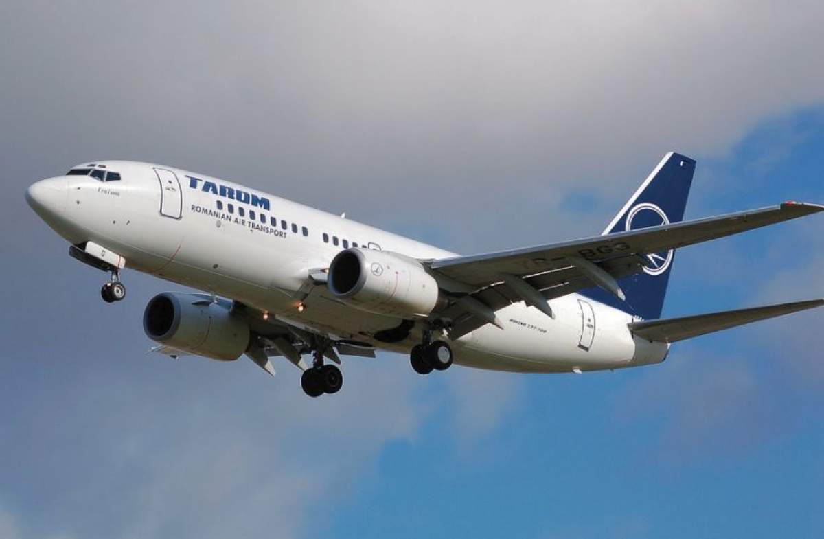 Un avion Tarom, întors pe aeroportul din Bucureşti, după ce a fost lovit de fulger