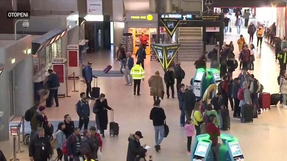 VIDEO / Zeci de pasageri, blocați pe aeroportul Otopeni. Toate zborurile spre Italia au fost suspendate din cauza coronavirusului