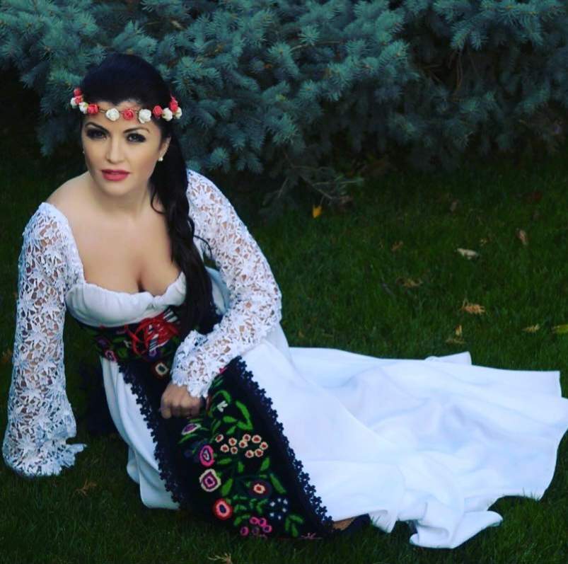 Claudia Ghițulescu se confruntă cu probleme serioase! Artista nu poate finaliza divorțul, din cauza pandemiei. ”Noi nu mai vorbim”