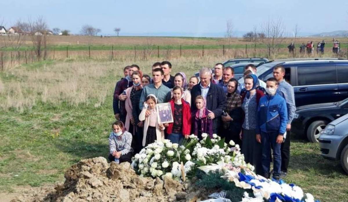 Mamă a 17 copii, înmormântată de peste 20 de oameni, în zona de carantină din Suceava. Aveau voie maxim 8 persoane
