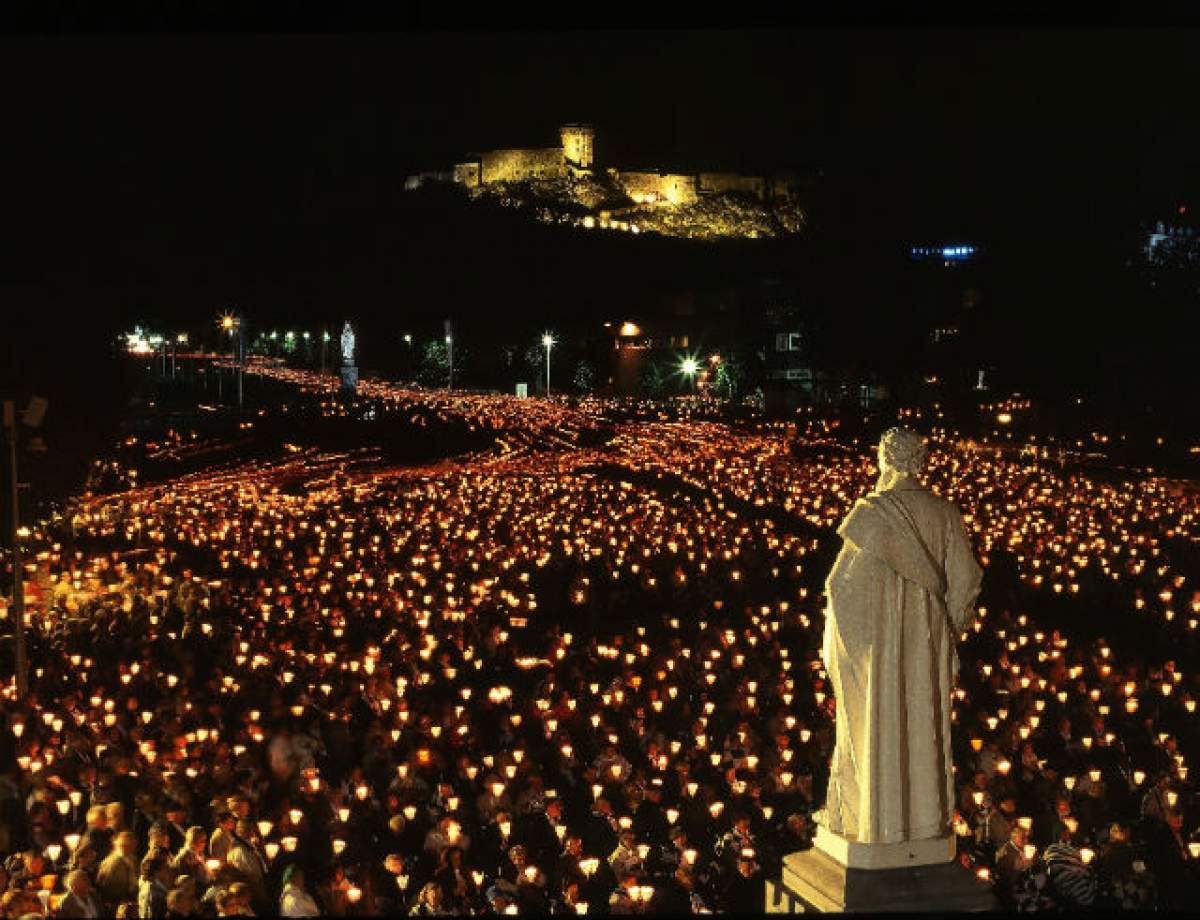 Detalii neștiute despre ritualul misterios al aprinderii Sfintei Lumini de Paște, în mormântul Mântuitorului Iisus Hristos