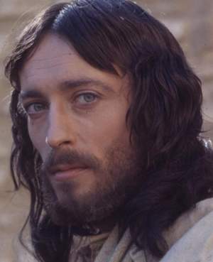 Cum arată Robert Powell, la 43 de ani de când l-a jucat pe Iisus din Nazaret/ FOTO