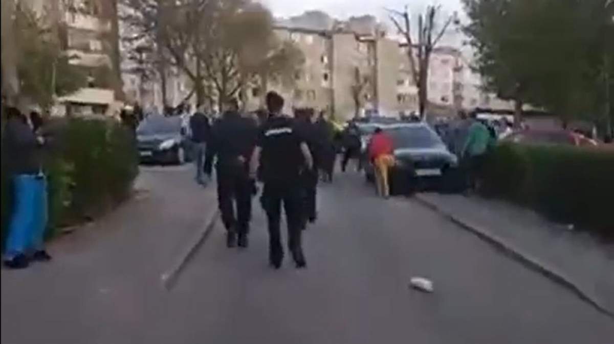 Scandal monstru într-un cartier din Hunedoara. Oamenii au atacat forțele de ordine cu pietre / VIDEO