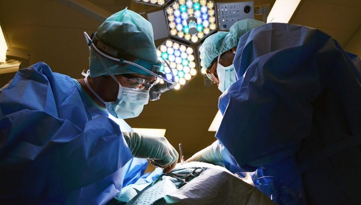 Premieră în medicina din România! O femeie infectată cu coronavirus a fost operată pe creier