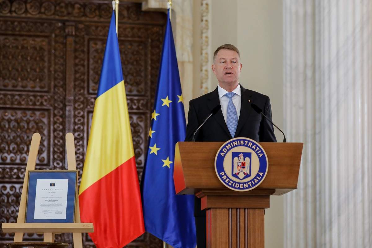 Klaus Iohannis: „După 15 mai lumea va fi obligată sa poarte măști de protecție în spațiile publice închise și atunci când folosim transportul public în comun”