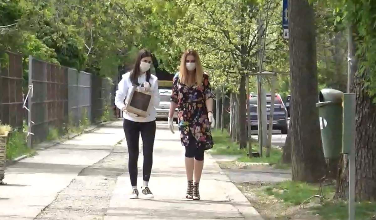 VIDEO PAPARAZZI / Adina Buzatu nu sfidează regulile în plină pandemie! Elegantă din cap până-n picioare, dar cu masca și mănușile de protecție la purtător