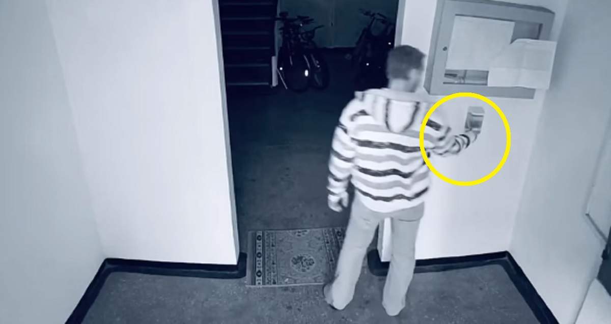 Scenă incredibilă în Suceava! Un tânăr gustă din dezinfectantul din scara blocului, apoi fuge cu recipientul / VIDEO