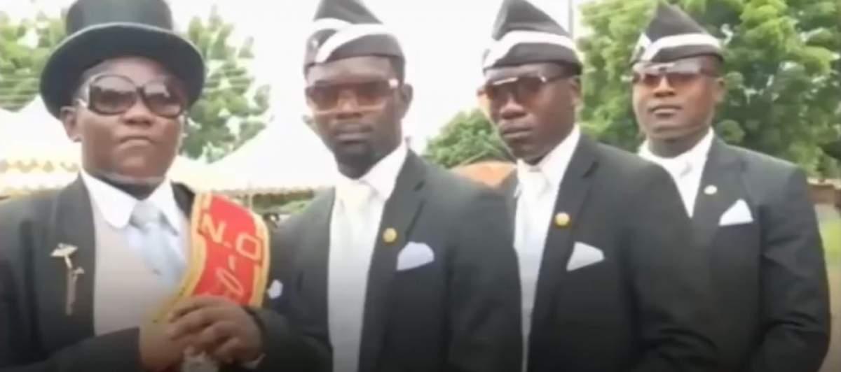 "Mesajul" groparilor din Ghana, deveniți virali pe internet: "Stați acasă sau dansați cu noi"