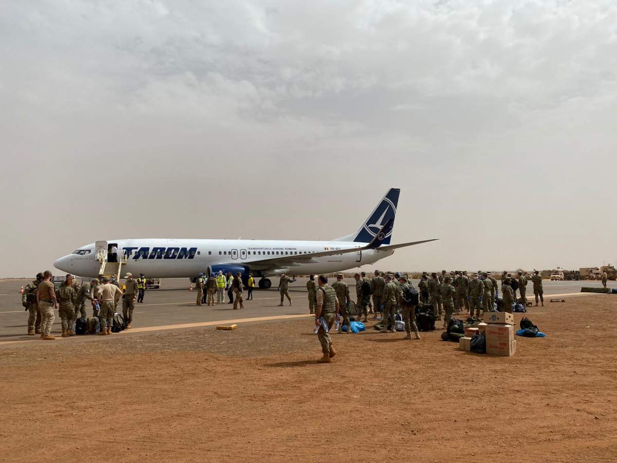 Un avion Tarom a adus peste un milion de materiale medicale din China! Cele mai multe echipamente au ajuns la Spitalul Județean din Cluj