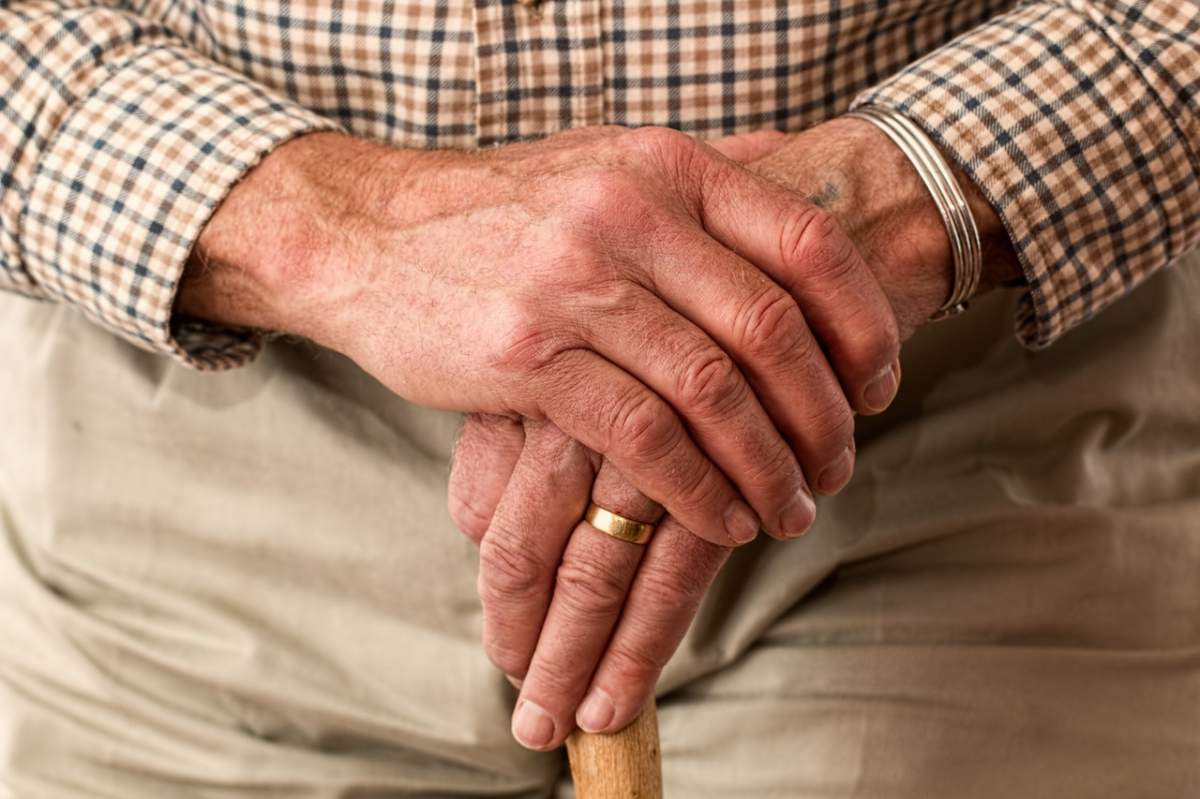 Reușită în plină pandemie! Un bărbat de 104 ani s-a vindecat de coronavirus