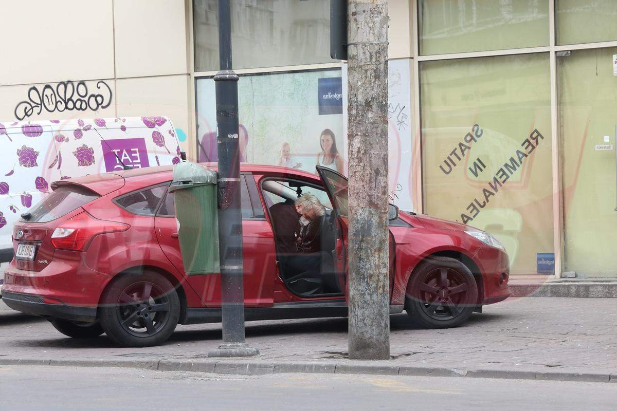 VIDEO PAPARAZZI / De frica pandemiei, Doru Todoruț a dat ”bir cu fugiții” și a plecat din București! A făcut o manevră riscantă în trafic, ce l-ar fi costat mult!