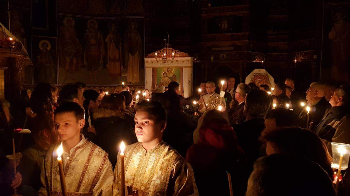 De Înviere, BOR îndeamnă credincioșii să aprindă candele acasă și să cânte „Hristos a înviat”. Slujba va avea loc cu ușile închise