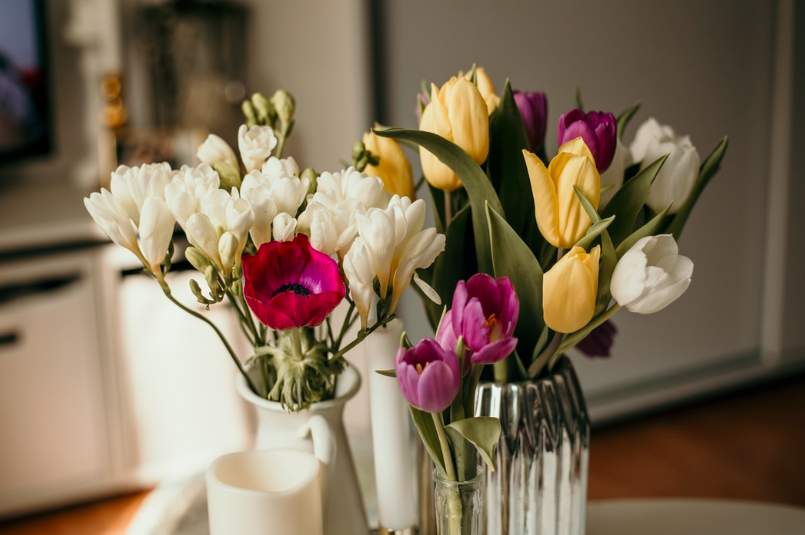 Pentru cei dragi, comandă buchete de flori deosebite dintr-o florărie online!