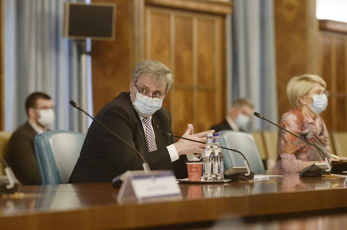 Marcel Vela revine cu explicații după ce a făcut declarații controversate. În ce condiții te alegi cu dosar penal dacă nu porți mască