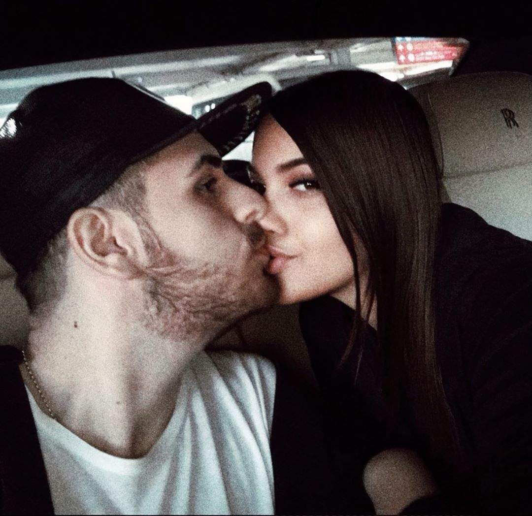 FOTO / Betty și Cătălin Vișinescu, sărut pătimaș pe rețelele de socializare! Fiica lui Florin Salam este îndrăgostită până peste cap de soțul său: ”Există o singură fericire în viață” 