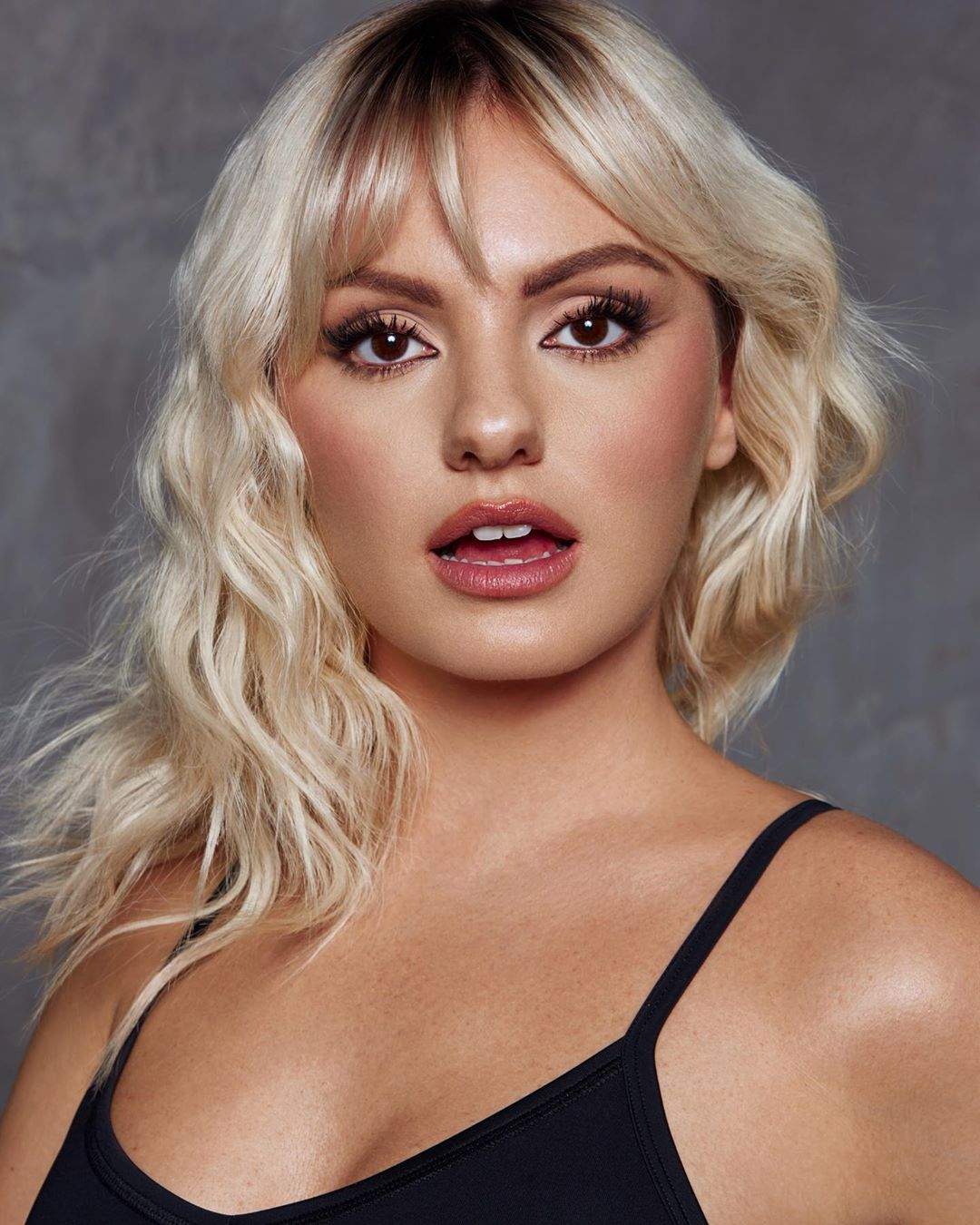 FOTO / Interzis cardiacilor! Alexandra Stan, topless la plajă! Focoasa blondină a postat imaginile rupte din filmele pentru adulți 