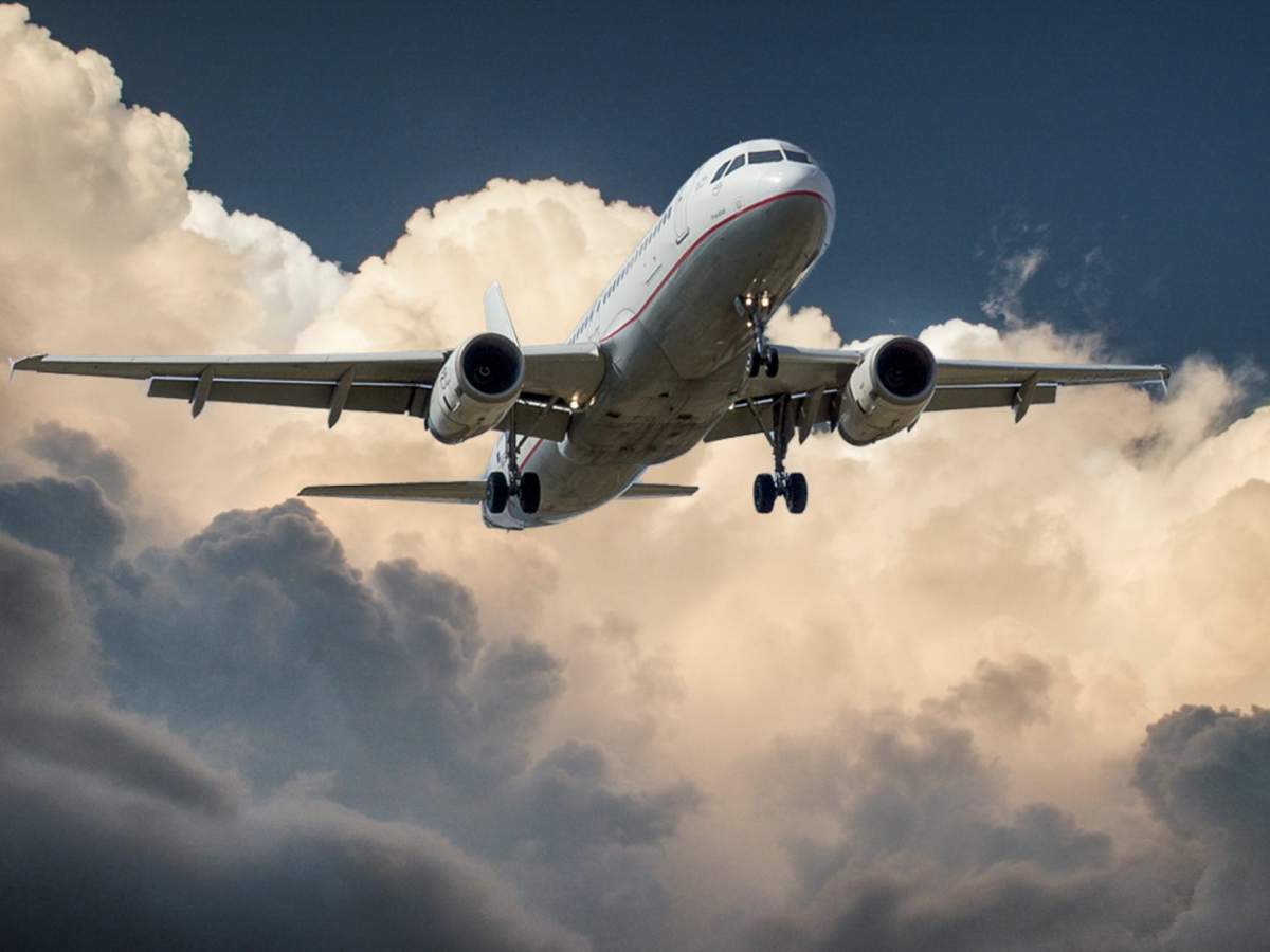 Comisarul european pentru Transporturi: „Pasagerii au dreptul să primească banii înapoi pe zborurile anulate, dacă optează pentru acest lucru”