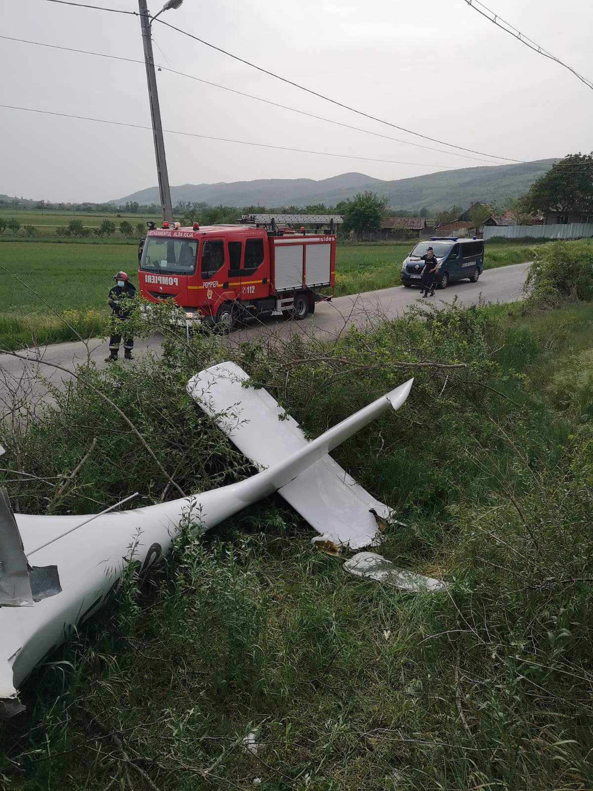 VIDEO / Accident aviatic în județul Alba! Echipele de intervenție au ajuns de urgență la fața locului. În ce stare se află pilotul