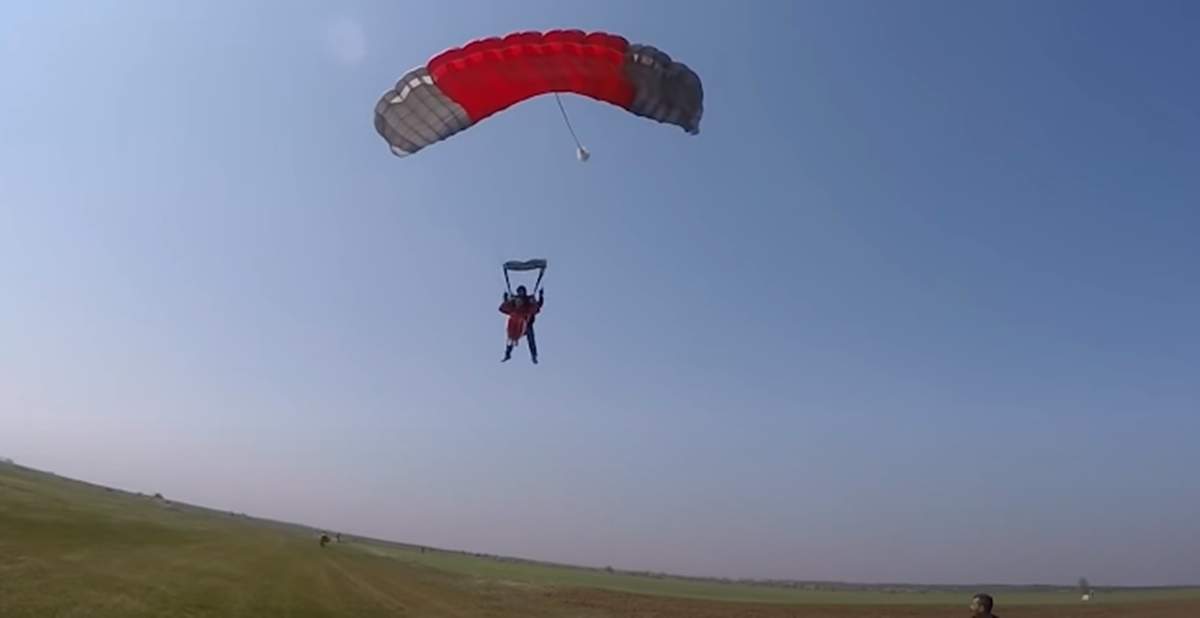 VIDEO / Dima Trofim, cel mai curajos prezentator! A sărit cu parașuta de la 4000 de metri altitudine: ”E cea mai tare senzație”