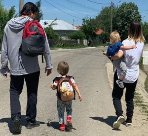 Ridicarea stării de urgență a făcut-o pe Adela Popescu și Radu Vâlcan să părăsească de îndată Capitala. Unde au plecat cei doi împreună cu copiii lor