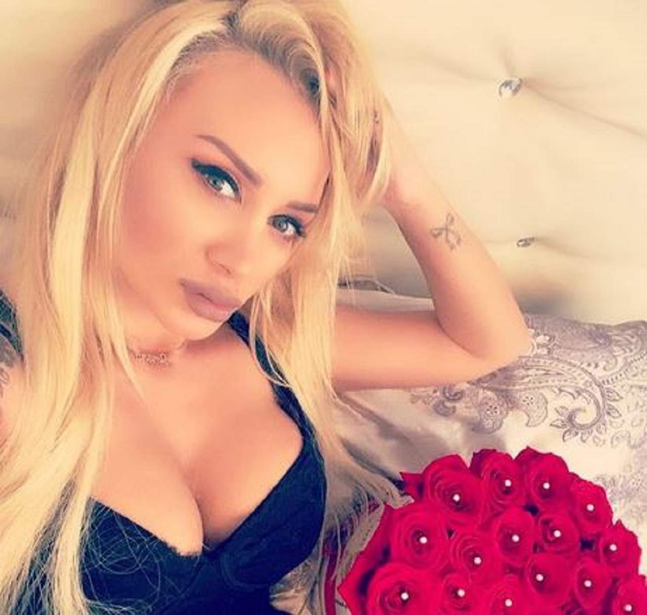 FOTO / Simona Trașcă, adepta „achizițiilor” sexy! În ce zonă și-a făcut blondina un nou tatuaj. Nu o să-ți vină să crezi! Bărbații sunt în delir