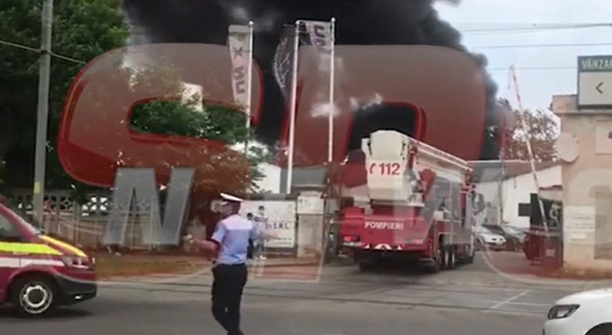 VIDEO / Incendiu puternic în Capitală! Un depozit de piese auto arde lângă un cunoscut centru comercial