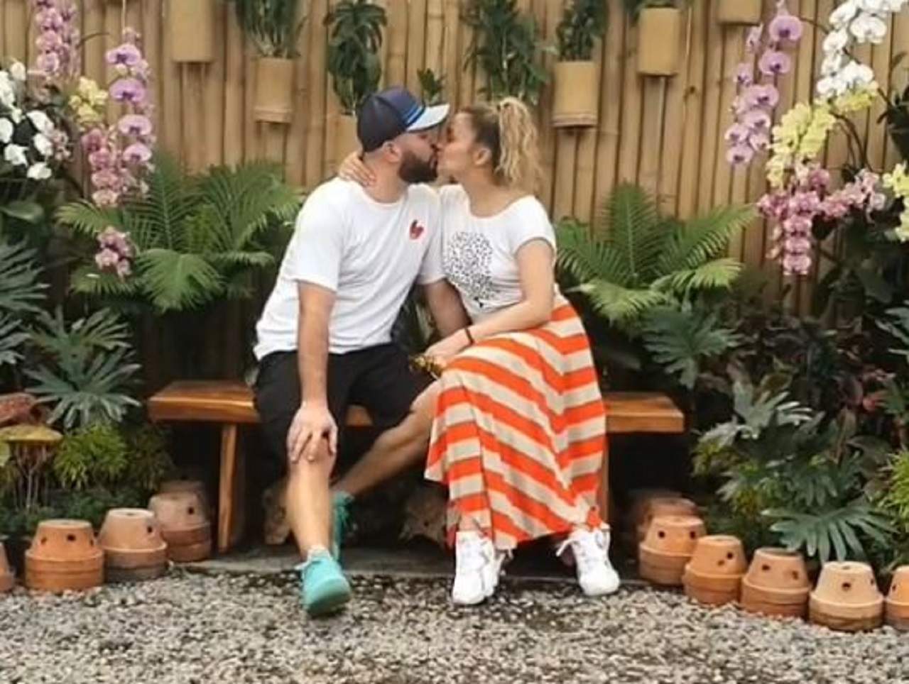 FOTO / Lora și Ionuț Ghenu, sărut pătimaș pe rețelele de socializare! Artista și iubitul său au fost protagoniștii unor cadre extrem de romantice