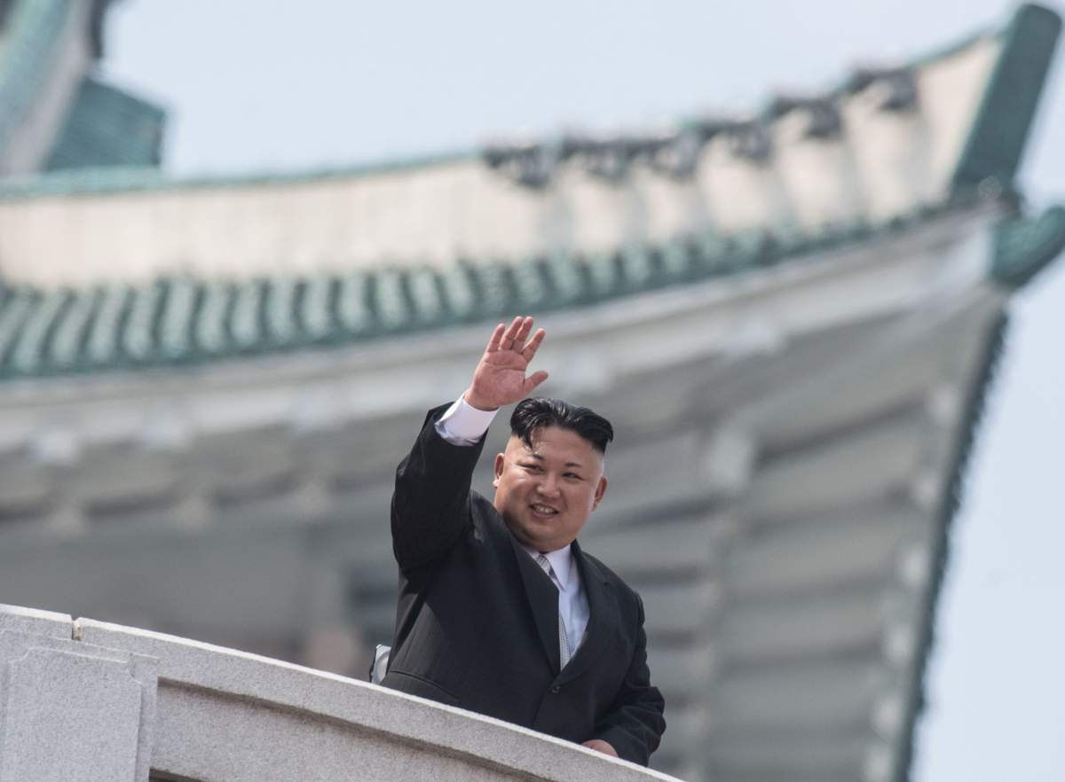 Kim Jong-un nu a murit! Liderul de la Phenian a apărut public, după aproape o lună: "Oamenii au izbucnit în urale"