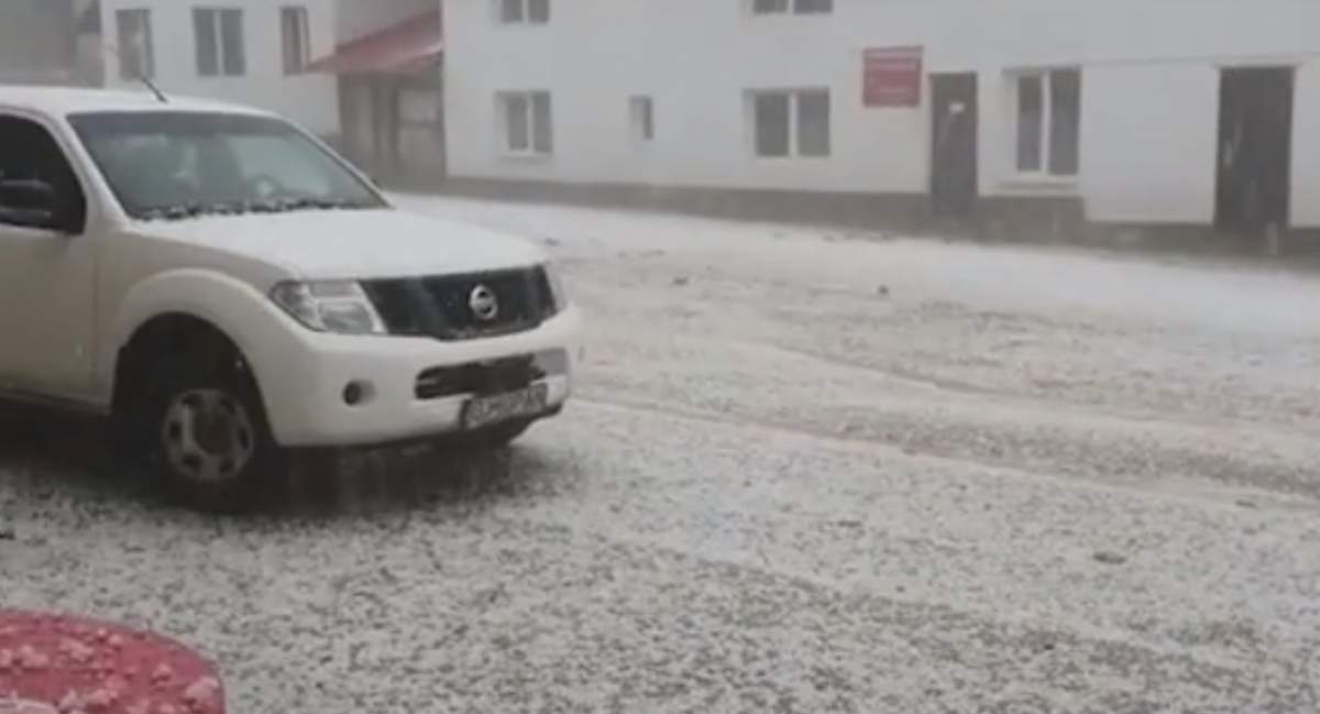 Furtunile au făcut prăpăd în România! Ploaie de grindină și străzi inundate / VIDEO