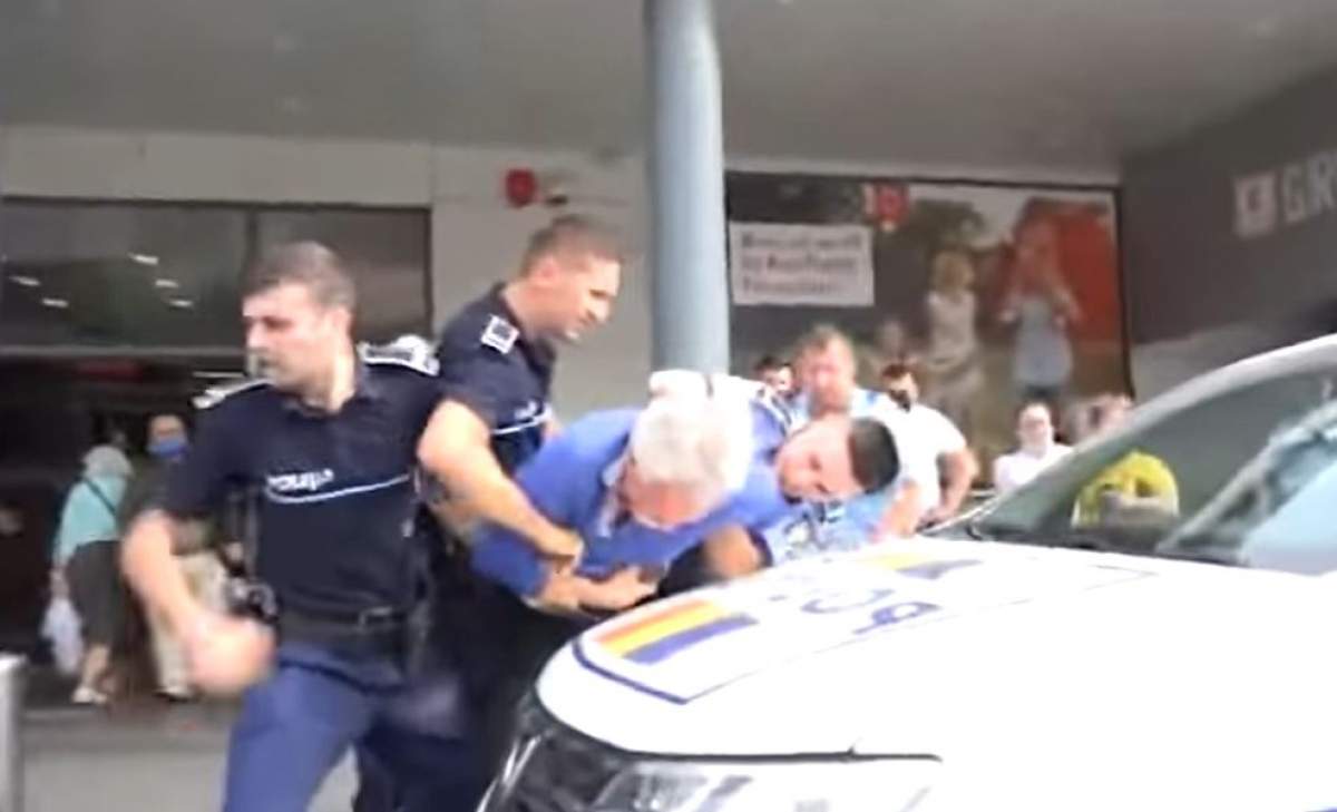 VIDEO / Scandal de proporții în fața unui supermarket din Capitală! Un bărbat a fost încătușat de polițiști pentru că a refuzat să i se ia temperatura